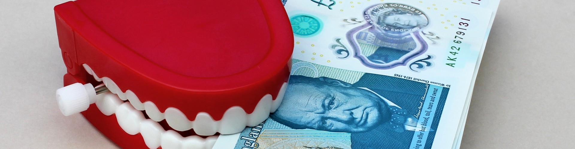 five pound notes and teeth 
