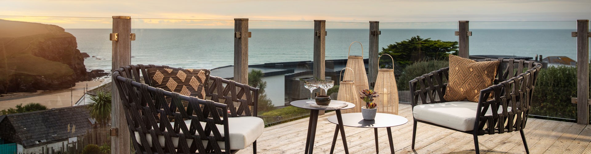 al fresco dining with a sea view
