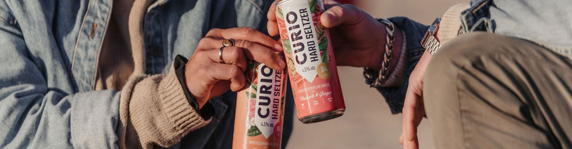 curio hard seltzer product shot